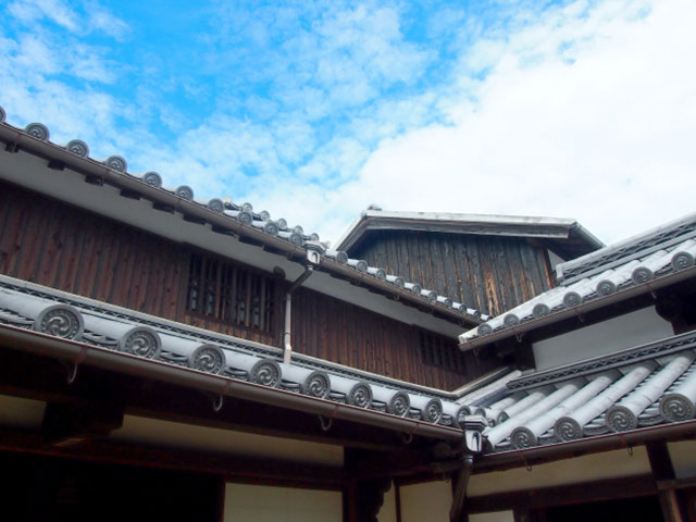 屋根の「葺き替え工事」とは？